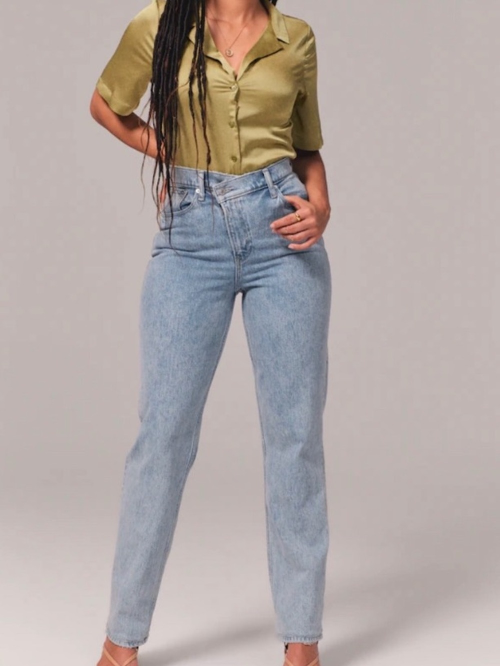 Abercrombie & Fitch Curve Love Ultra High Rise 90s Straight Crossover Waist Sz29